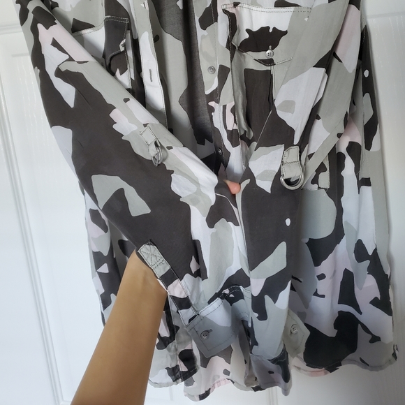 Calvin Klein Camo Blouse Shirt Tunic Top - Picture 4 of 7